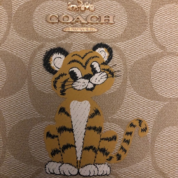 SALE!! NWT Coach RARE Tiger Print Wristlet!! - Picture 4 of 5